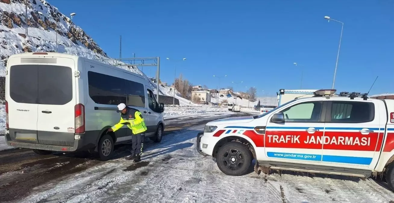 Erzurum'da Jandarmadan Trafik Denetimi: 33 Bin Araç Kontrol edildi