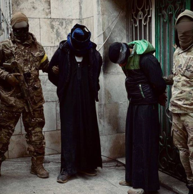 Assad's soldiers in trouble! They are trying to escape by disguising themselves as women