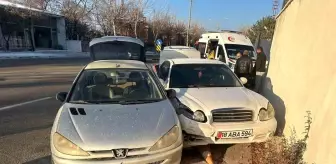 Van'da Trafik Kazası: 1 Sürücü Hafif Yaralandı