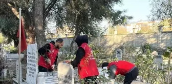 Gençlerden Dünya Gönüllüler Günü'nde Temizlik Etkinliği