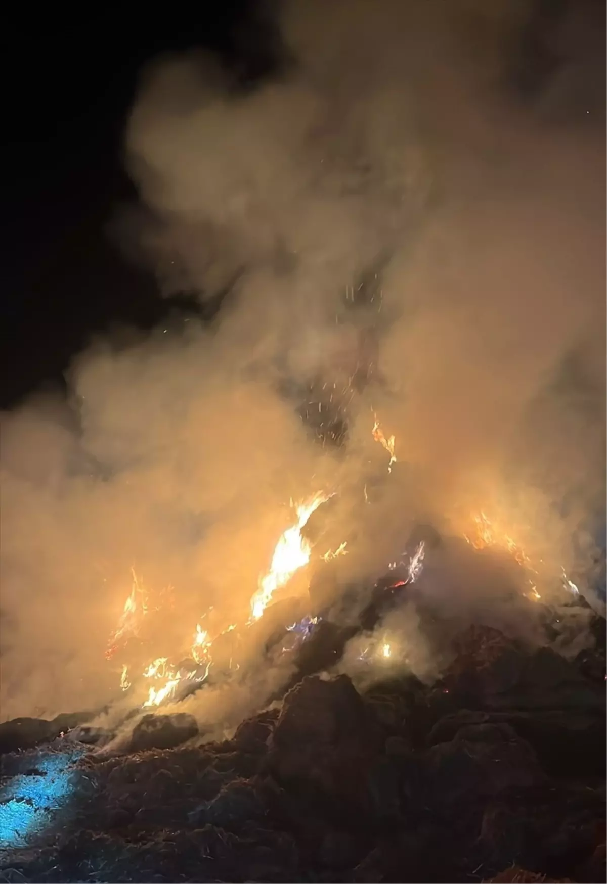 Tosya'da Yangın: 600 Balya Saman Zarar Gördü