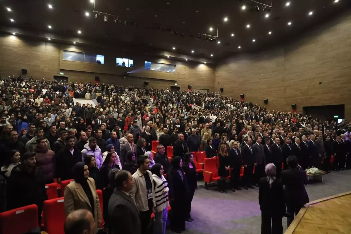 Erzincan'da '5 Uçaktan 6 Kıtaya' Konferansı Gerçekleştirildi