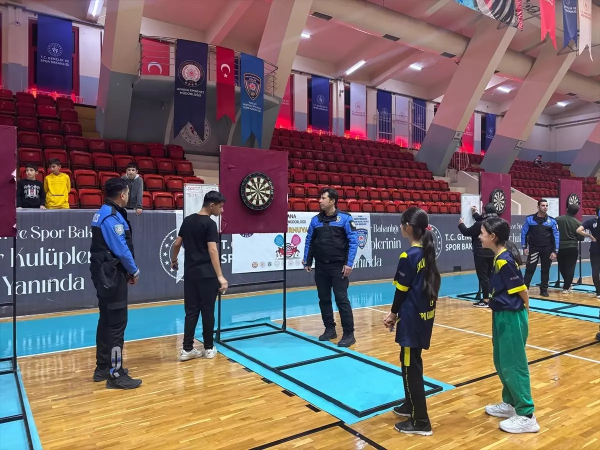 Adana'da Gençler İçin Dart Turnuvası Düzenlendi