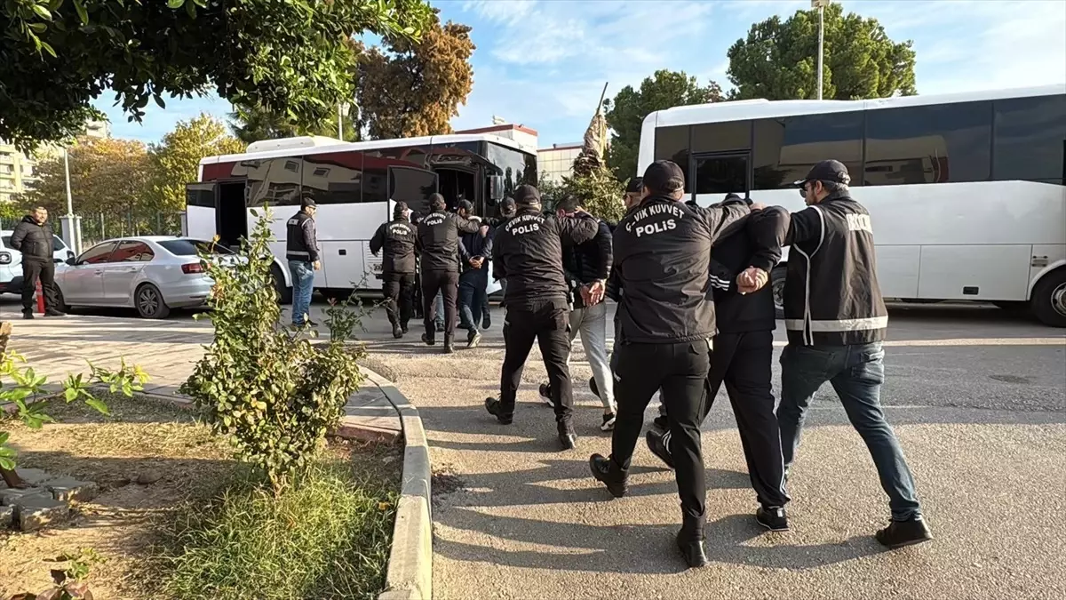 Adana'da Ruhsatsız Silah Ticareti Operasyonu: 45 Gözaltı, 15 Tutuklama