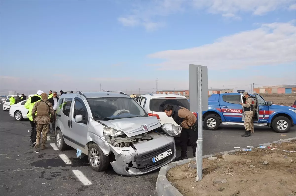 Kars'ta Trafik Kazası: 4 Yaralı