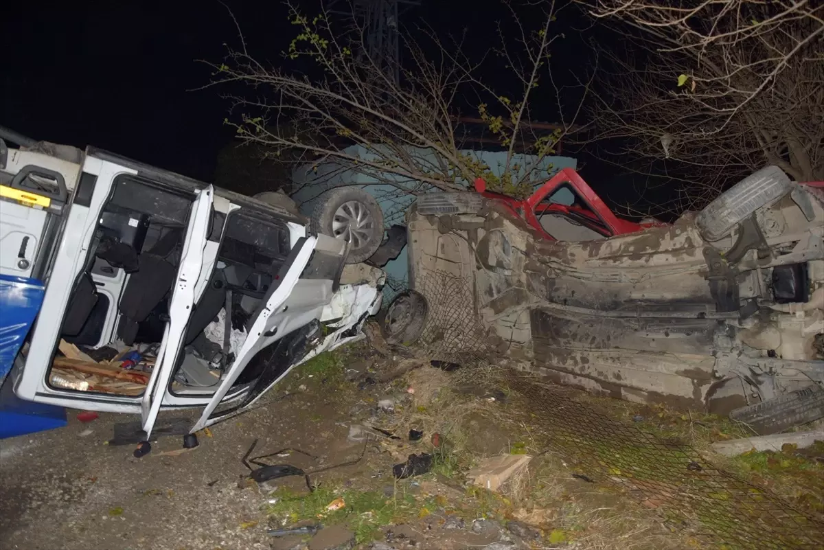 Turgutlu'da Trafik Kazası: 6 Yaralı