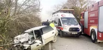 Sakarya'da Kamyon ile Çarpışan Otomobilde Anne ve Oğlu Hayatını Kaybetti