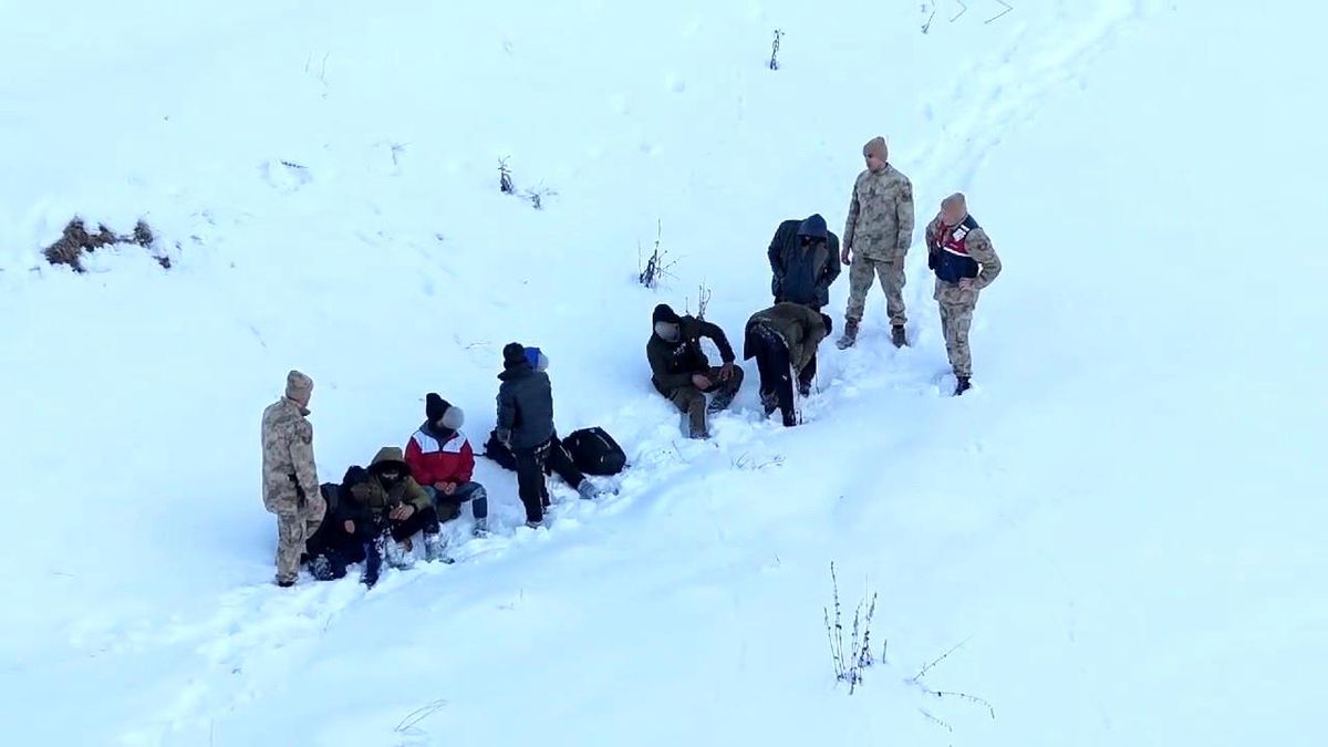 Erzurum'da Göçmen Kaçakçılığı Operasyonu: 3 Organizatör ve 10 Göçmen Yakalandı
