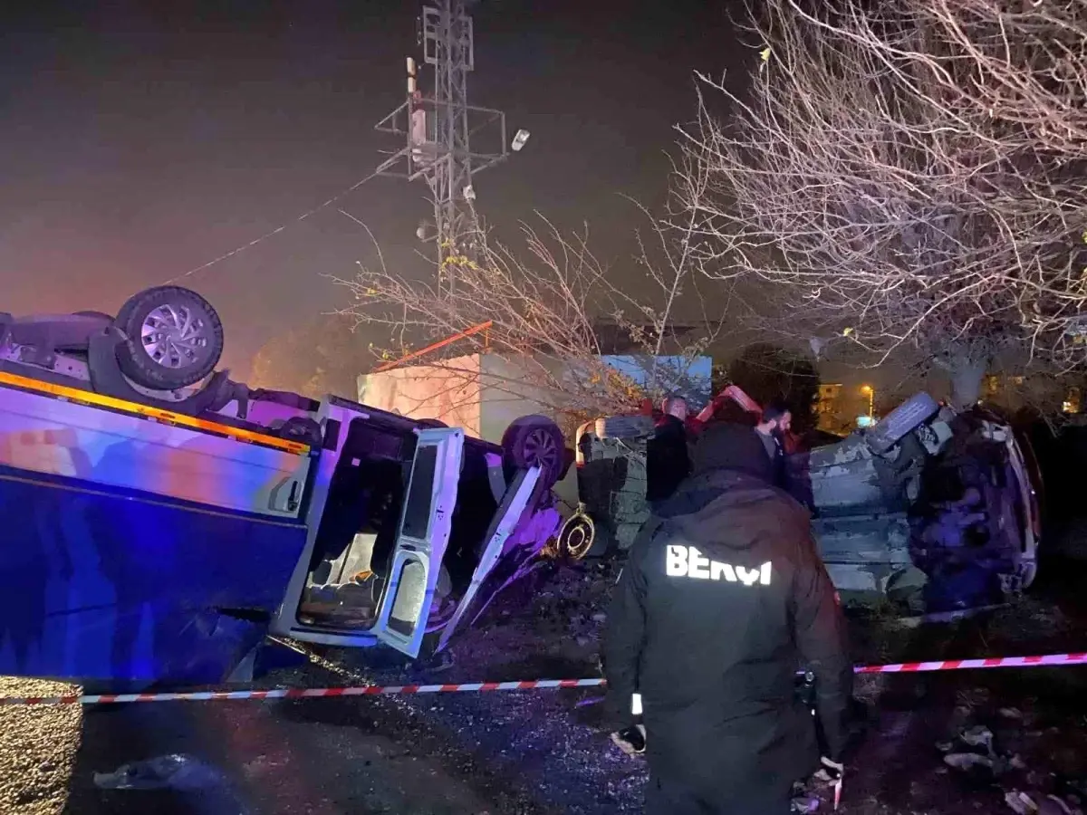 Manisa'da Trafik Kazası: 1'i Ağır 6 Yaralı