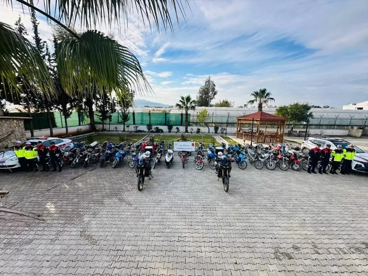Kaş'ta Motosiklet Denetimi: Ceza ve Hırsızlık Malı Motosikletler Ele Geçirildi