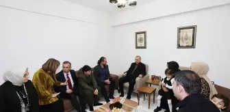 Cumhurbaşkanı Erdoğan, Gaziantep'te depremzede bir aileyi ziyaret etti