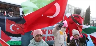 Erzurum'da hekim ve sağlıkçılar, soğuk havaya rağmen Gazze için yürüdü