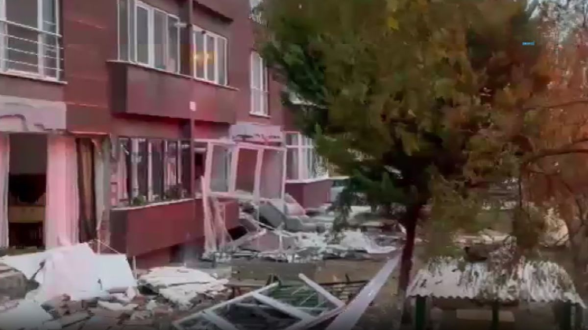 İstanbul Beylikdüzü'nde 14 katlı binada patlama: 3 kişi yaralandı, 1 kişi kayıp