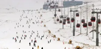 Erciyes Kayak Merkezi'nde Hafta Sonu Yoğunluğu