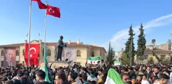 Kilis'te Suriyeliler, Şam'daki Kutlamalarla Rejim Çöküşünü Karşılıyor