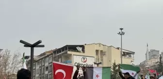 Malatya ve Kilis'teki Suriyeliler, Baas rejiminin devrilmesini kutluyor