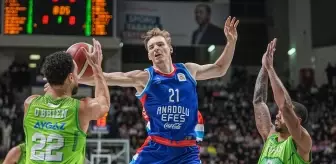 TOFAŞ, Anadolu Efes'i 77-70 Yenerek Namağlup Liderliğini Sürdürüyor