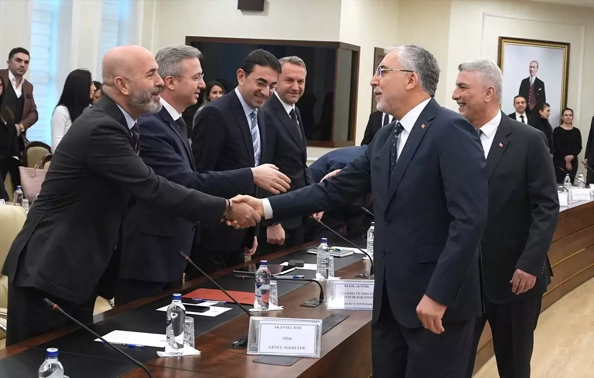 Bakan Işıkhan Perakendeciler Sektör Toplantısı'nda konuştu Açıklaması