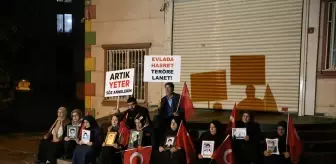 Diyarbakır Anneleri, Evlat Nöbetini Gece Boyunca Sürdürüyor