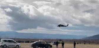 Isparta Valisi Abdullah Erin, eğitim uçuşu sırasında bir askeri helikopterin düştüğünü, 4 askerin şehit olduğunu bildirdi.