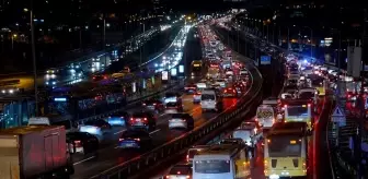 İstanbul'da haftanın ilk iş gününde trafik yoğunluğu yaşanıyor