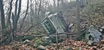 Karabük'te Kamyonet Şarampole Devrildi: 2 Yaralı