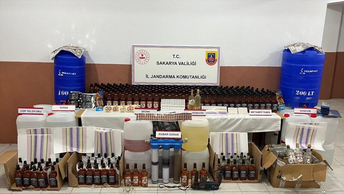 Sakarya'da Kaçak ve Sahte İçki Operasyonu: 3 Gözaltı