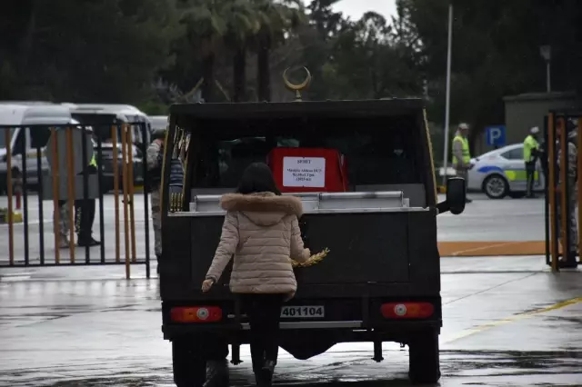 The brother of the martyr lieutenant running behind the funeral vehicle broke hearts