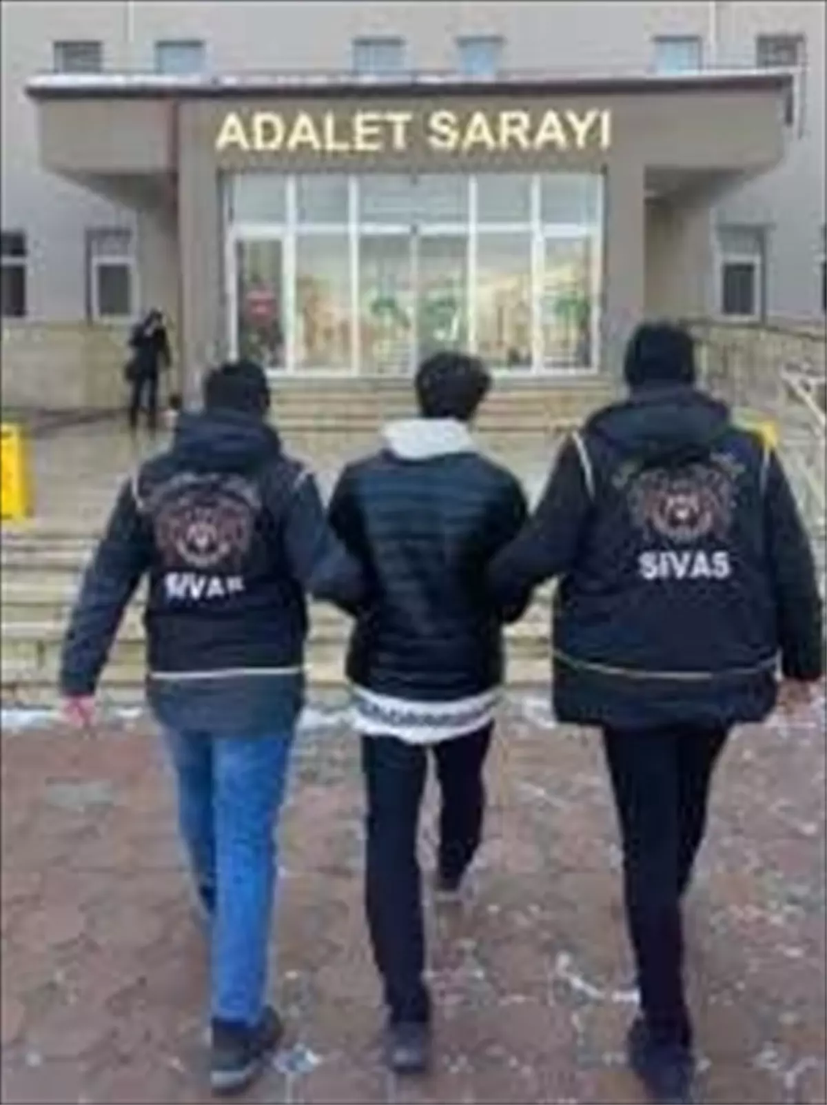 Sivas'ta Cumhurbaşkanına Hakaret Suçundan Gözaltına Alınan Şüpheli Tutuklandı