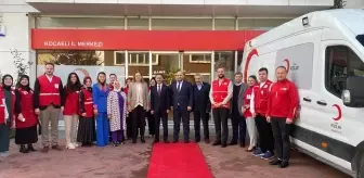 Kocaeli Valisi İlhami Aktaş, Kızılay Kocaeli Şubesi'ni Ziyaret Etti