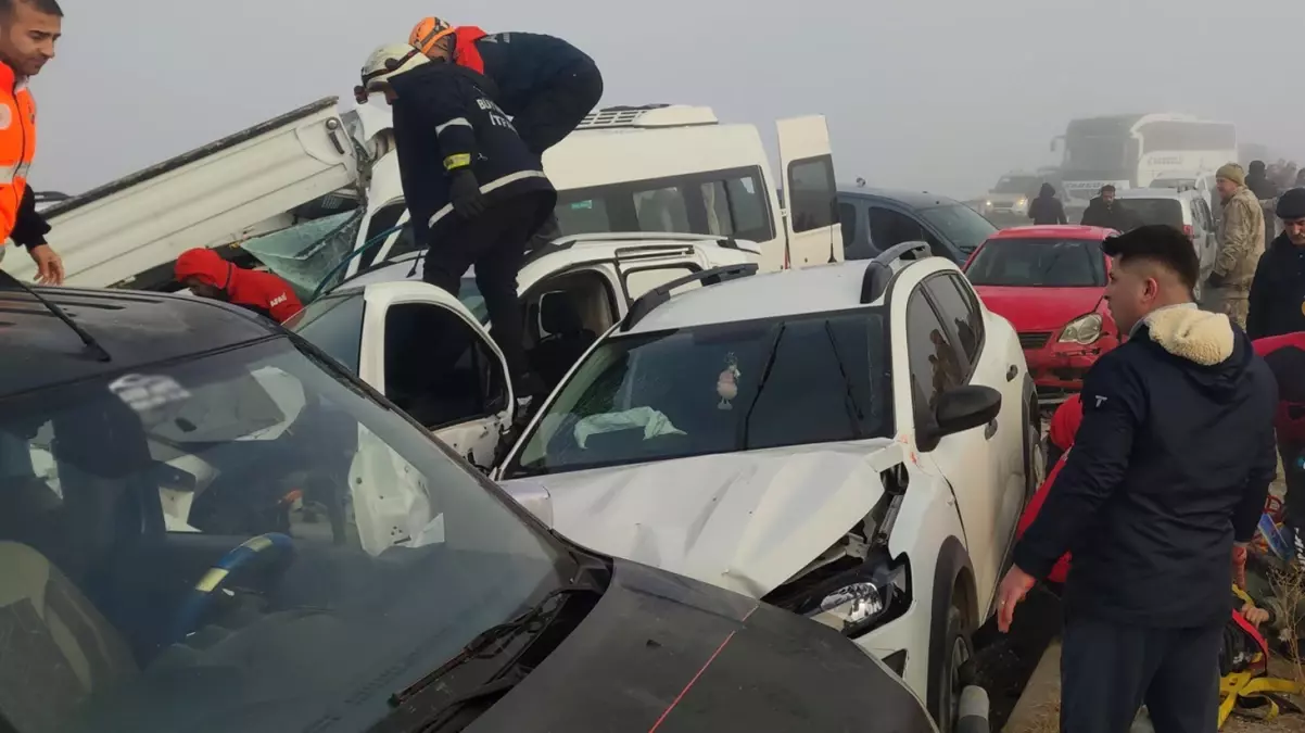 Van'da 30 aracın karıştığı zincirleme trafik kazası: 2 ölü, 40 yaralı