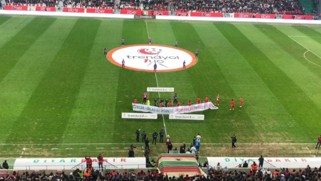 Amedspor's banner shock