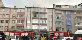 Tekirdağ'da Apartman Yangınında Anne ve Çocuk Dumandan Etkilenerek Hastaneye Kaldırıldı