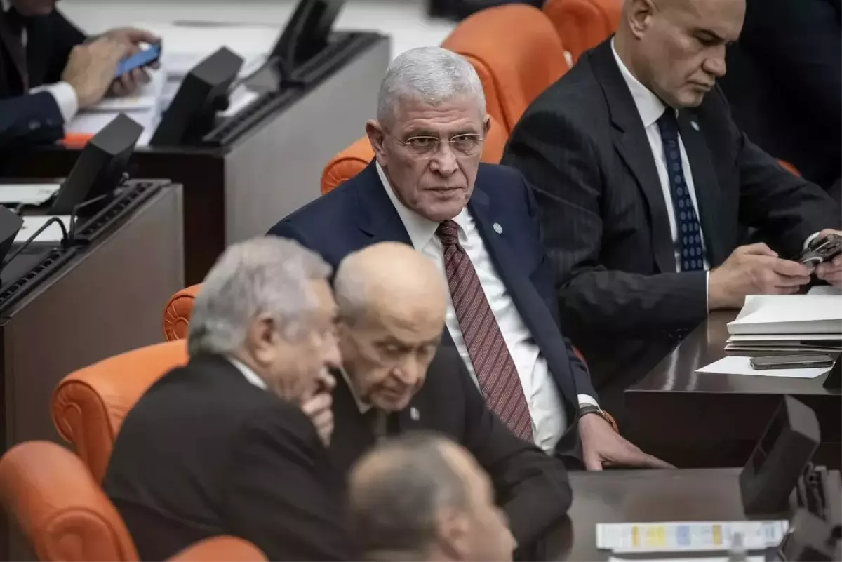 Bahçeli'ye sert bakışıyla konuşulan Dervişoğlu: Biz onun ne olduğunu biliriz