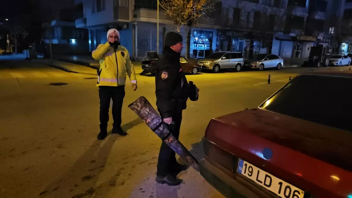 Çorum'da Kaçan Araçta Tüfek ve Mermi Ele Geçirildi