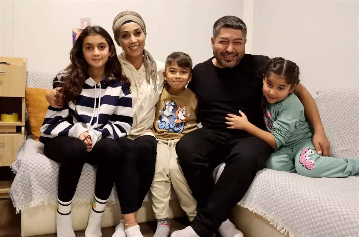 Depremde Ailesini Kaybeden Minanur, Teyzesinin Ailesiyle Yeni Bir Hayata Başladı