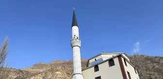 Şenkaya'daki Cami Yolculara İkramlarıyla Takdir Topluyor