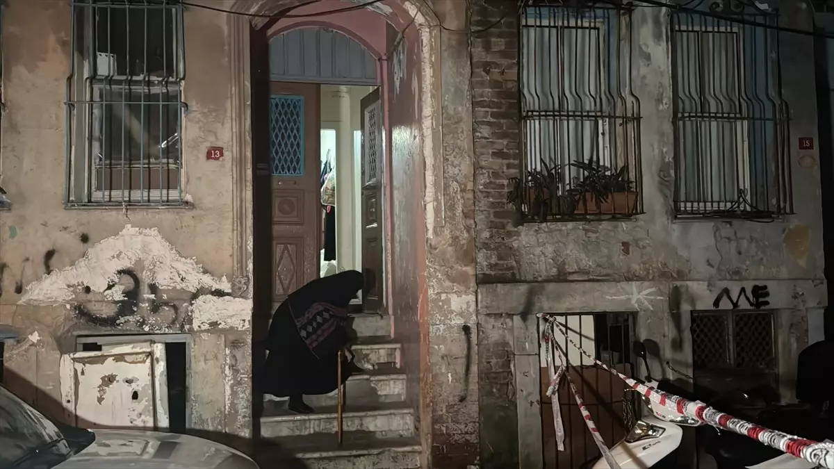 Fatih Balat'ta Kısmi Çökme Yaşanan Bina Yıkılacak