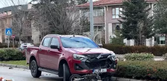 Bolu'da Elektrikli Motosikletle Yaya Geçidinden Geçen Kadına Pikap Çarptı