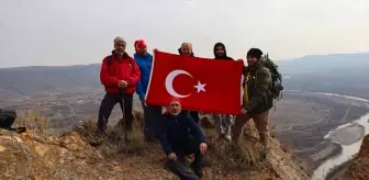 Iğdırlı Dağcılar, Dünya Dağ Günü’nü Kızıldağ'da Kutladı