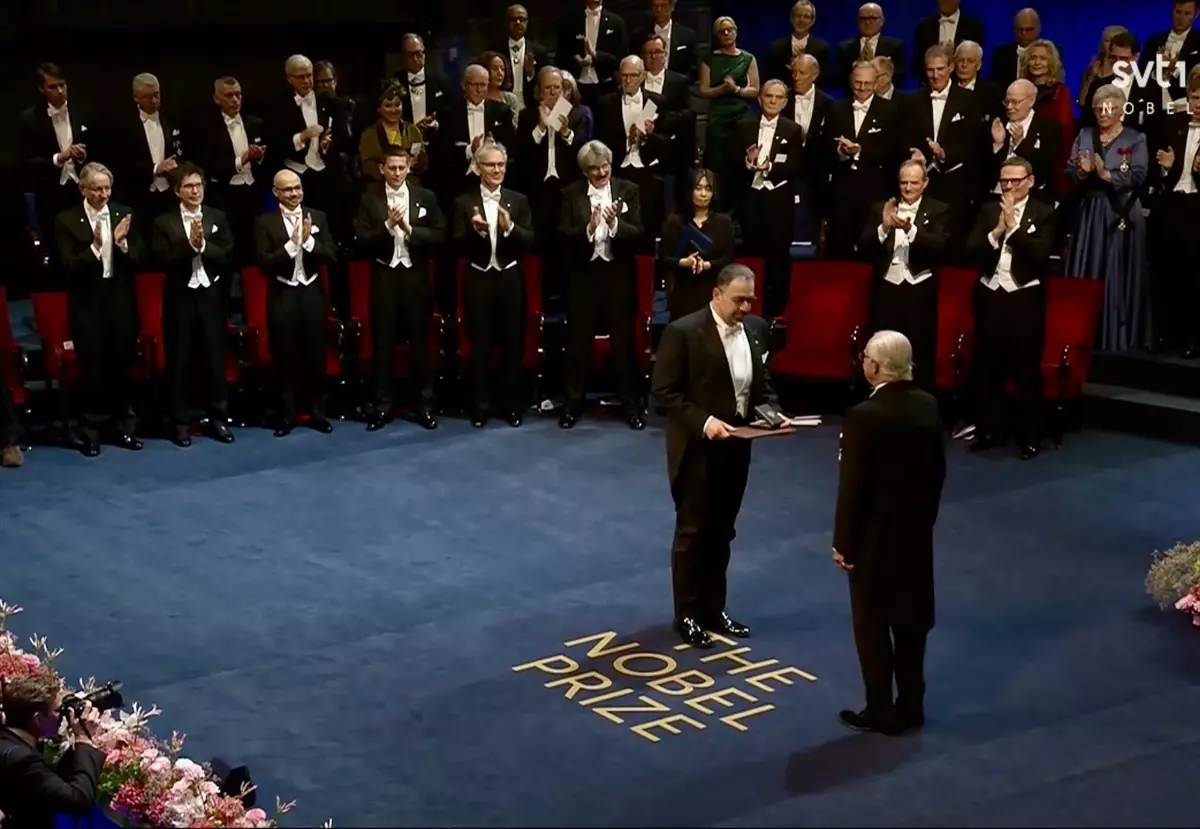 Nobel ödüllü Acemoğlu, İsveç Kralı'nın verdiği yemeğe katıldı