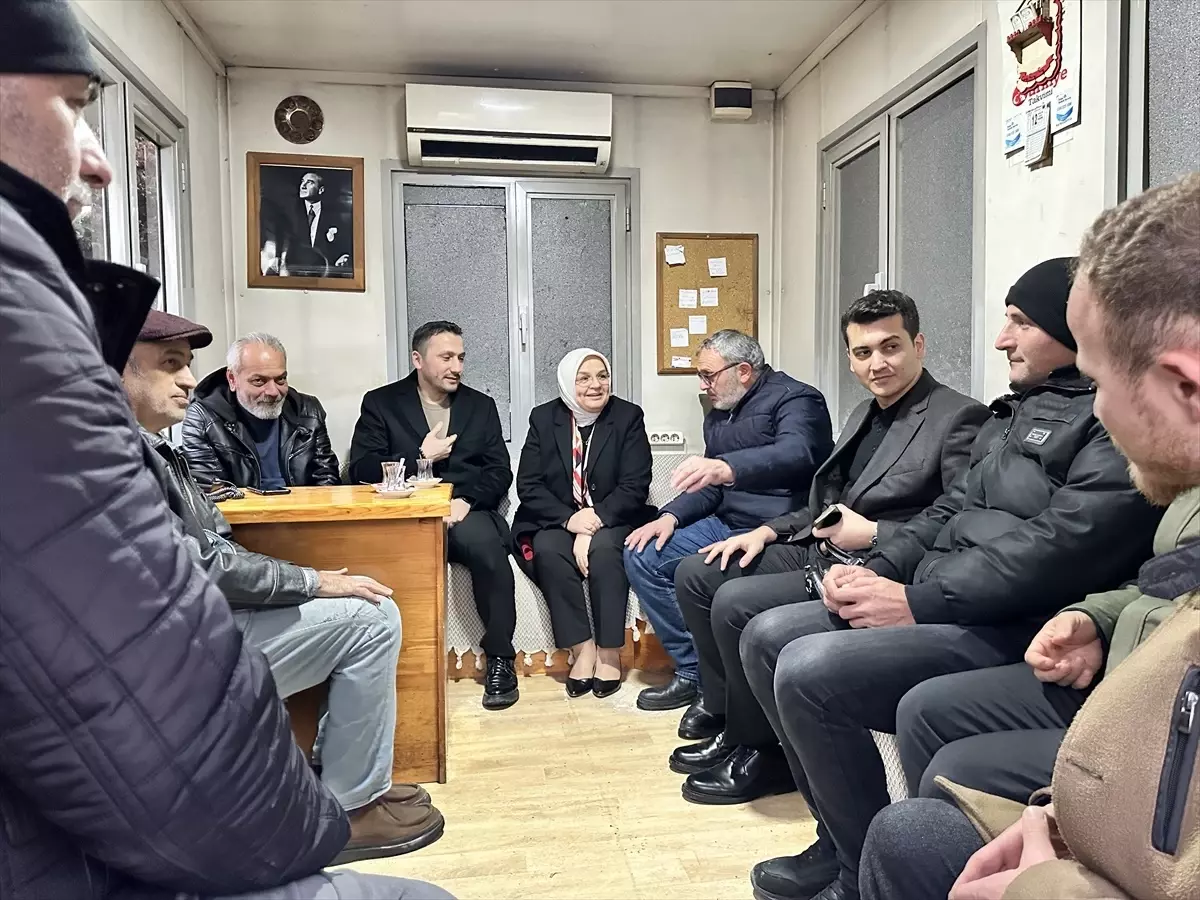 AK Parti Kadın Kolları Başkanı Ayşe Keşir Düzce'de Esnafı Ziyaret Etti