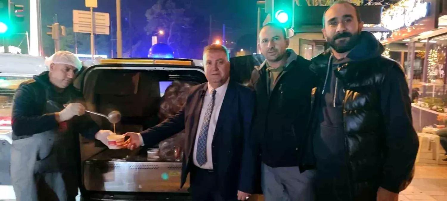 İzmir'de Taksicilere Sıcak Çorba İkramı