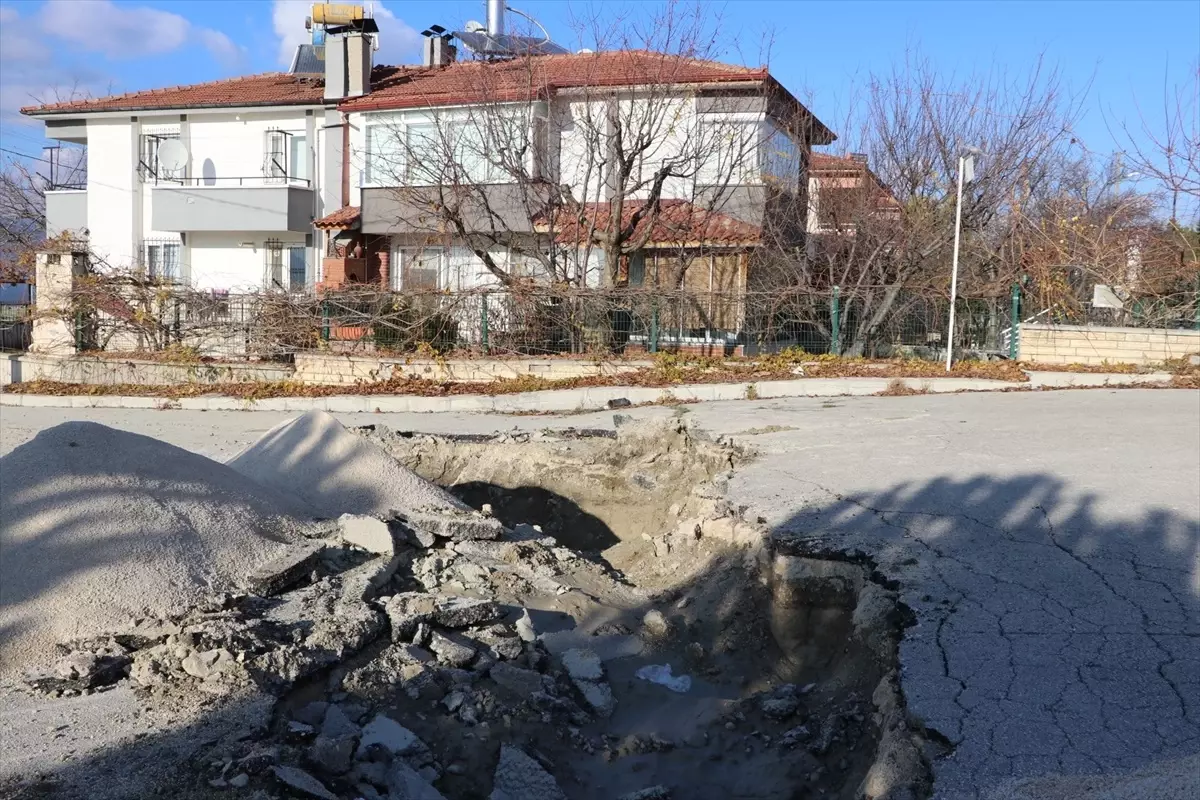 Burdur'da Zemin Kayması Sonucu 4 Ev Hasar Gördü