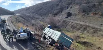 Çorum'da Kamyon ve Otomobil Çarpıştı: 2 Ölü
