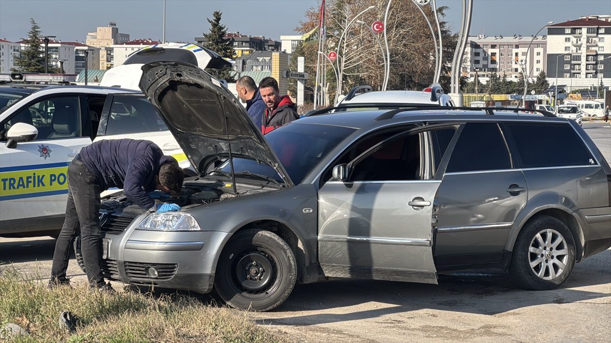 Edirne'de İkiz Plaka Kullanan Araç Sürücüsü Gözaltına Alındı