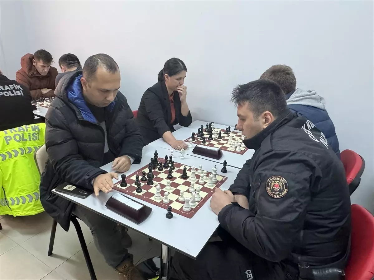 Gümüşhane'de Polislere Satranç Turnuvası Düzenlendi