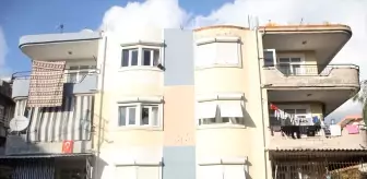 Antalya'da Apartmandan 2 Kamyon Çöp Çıkarıldı