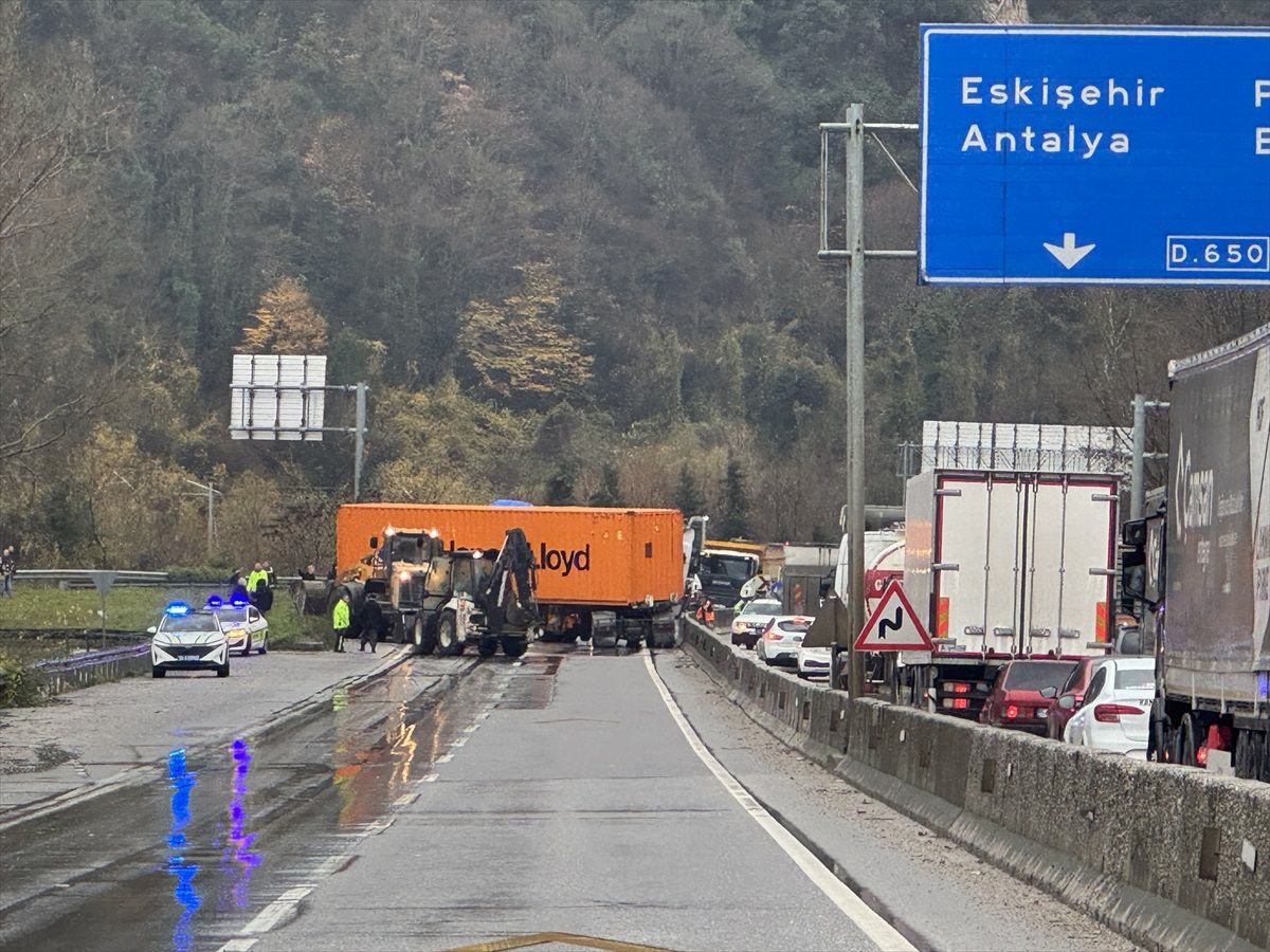 Sakarya-Bilecik D-650 Kara Yolunda Tır Kazası