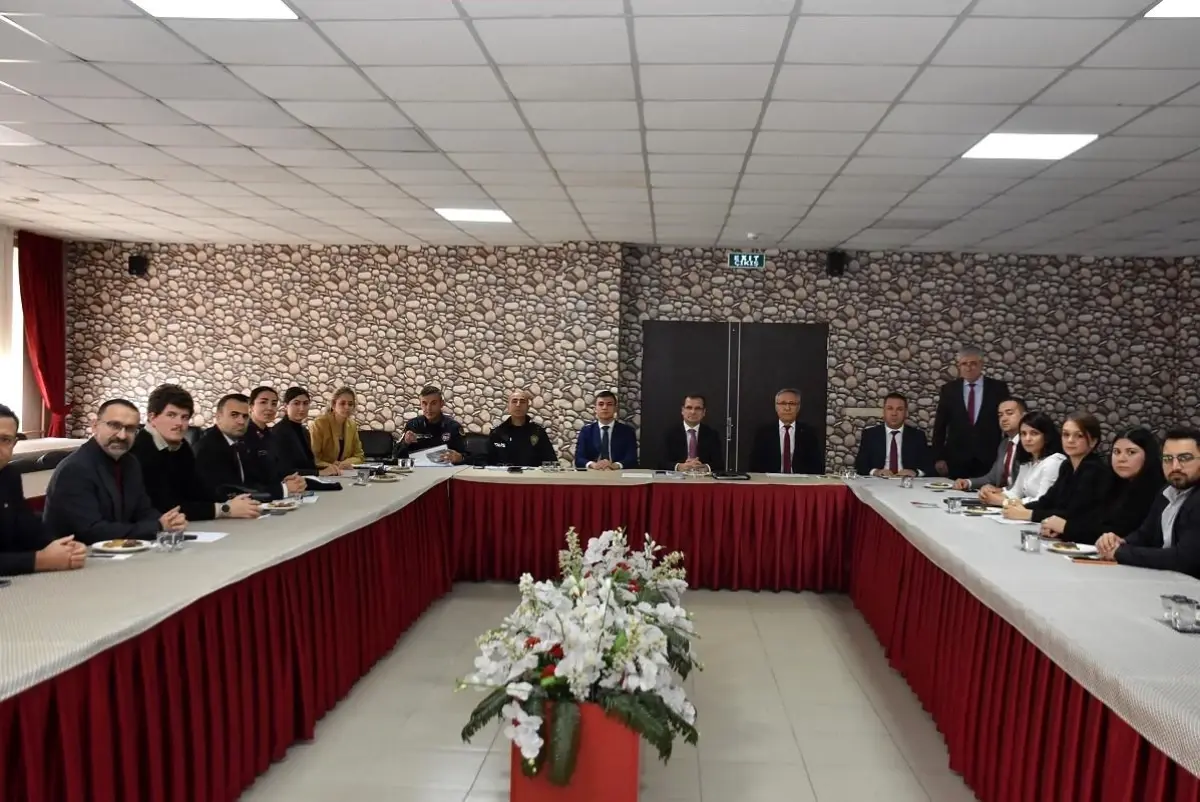 Salihli'de Kadına Yönelik Şiddetle Mücadele Toplantısı Yapıldı